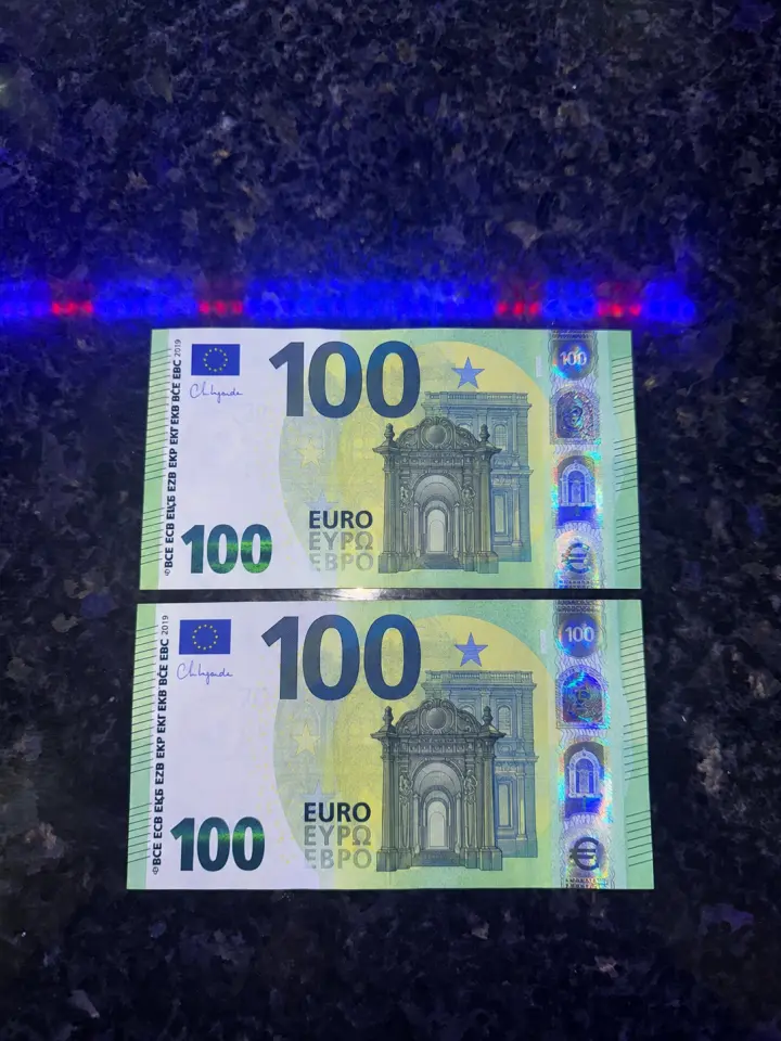 Close-up of supplied €100 fake banknotes